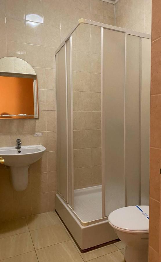 Lemon Hotell Drohobytj Exteriör bild