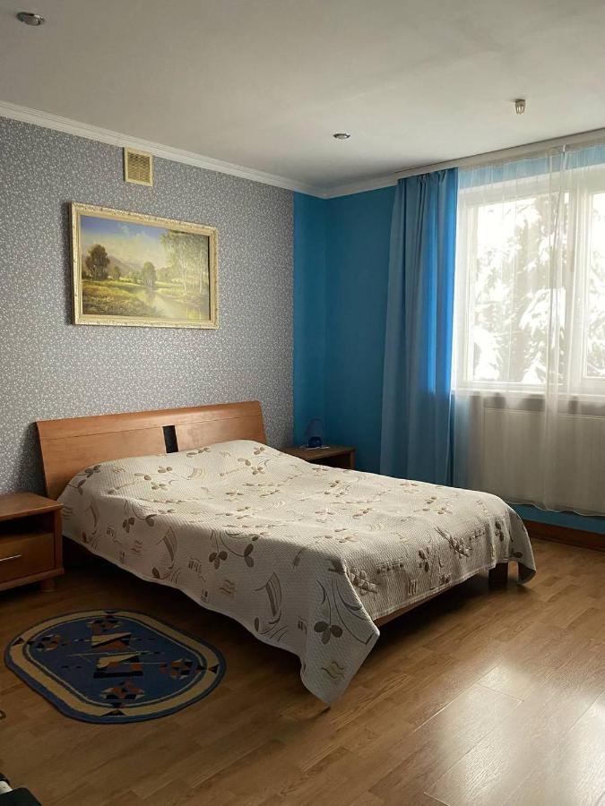 Lemon Hotell Drohobytj Exteriör bild