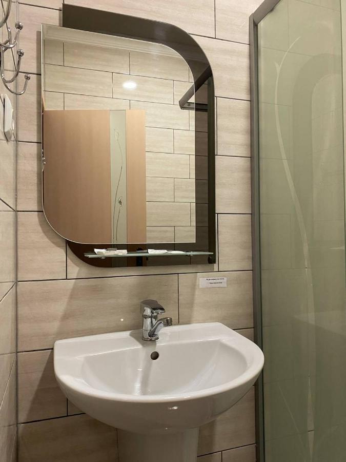 Lemon Hotell Drohobytj Exteriör bild