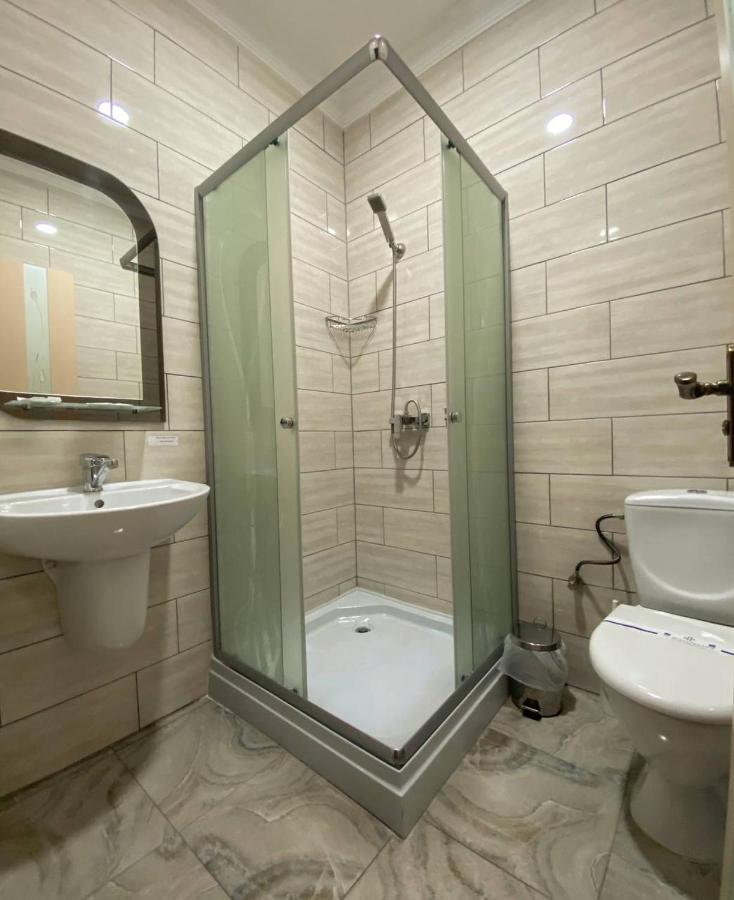 Lemon Hotell Drohobytj Exteriör bild