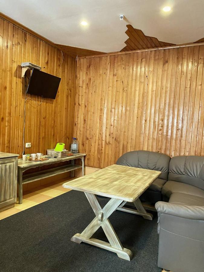 Lemon Hotell Drohobytj Exteriör bild