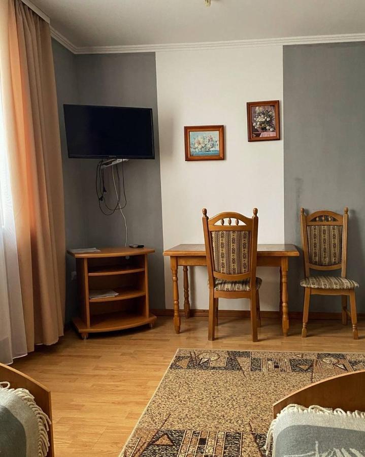 Lemon Hotell Drohobytj Exteriör bild
